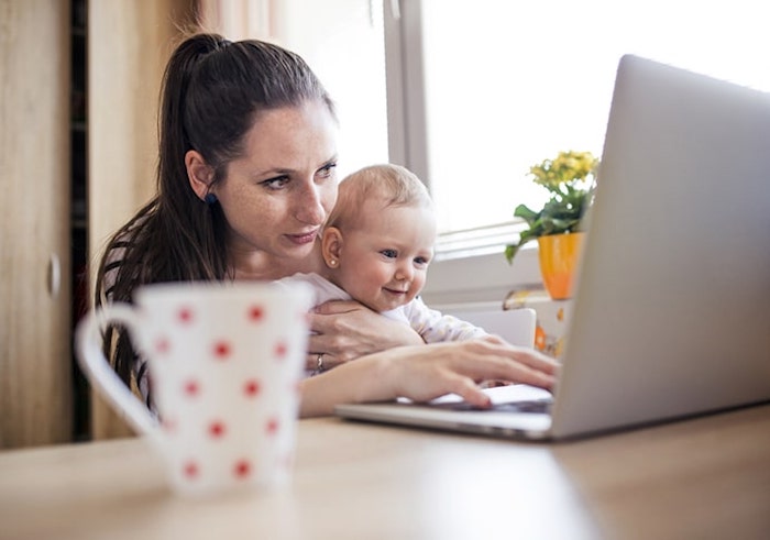Consejos para madres que trabajan desde casa en bebés pequeños