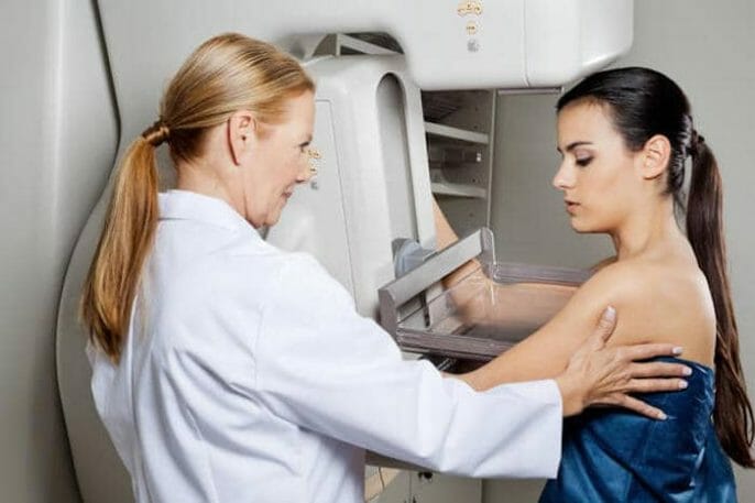 ¿Deberían las mujeres obtener menos mamografías?