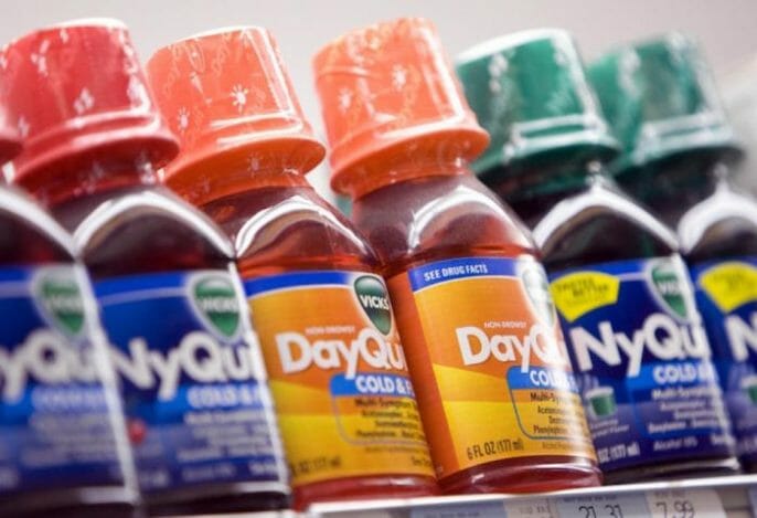 ¿Se puede tomar NyQuil y el ibuprofeno al mismo tiempo?