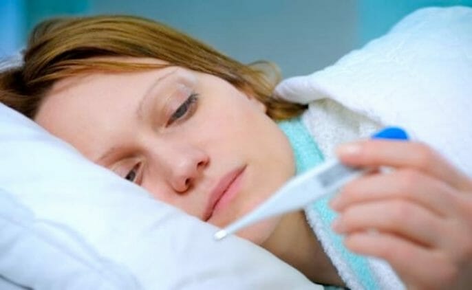 ¿Qué puede causar fiebre prolongada?