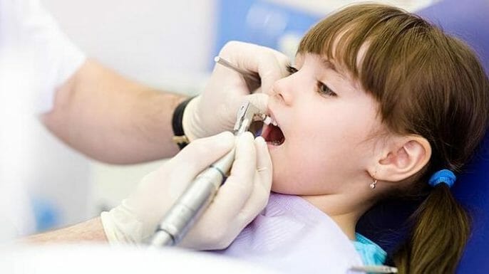 ¿Cómo conseguir que su hijo acepte el tratamiento dental?
