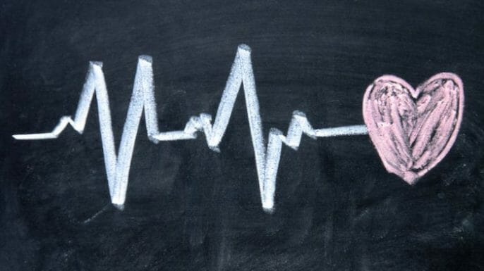 El latido del corazón rápido después de las comidas: Causas y consejos para mejorar la taquicardia