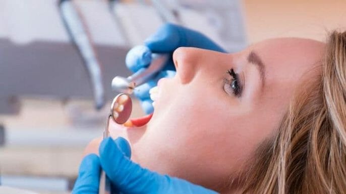 ¿Por qué algunos tratamientos de endodoncia fallan con el tiempo?
