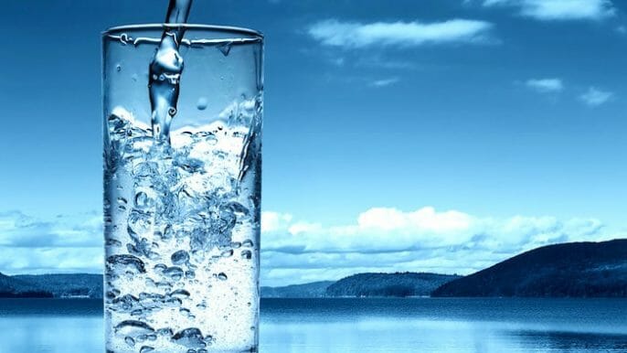 ¿Es el agua alcalina saludable para usted? ¿Y es realmente alcalina?