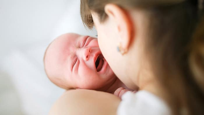 ¡No envenenes a tu bebé! Cinco tratamientos peligrosos para el dolor cólico en los bebés que debe evitar