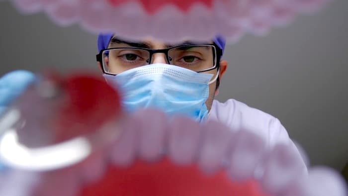 ¿Está esperando una odontología actualizada? Los últimos métodos para el reemplazo permanente de dientes