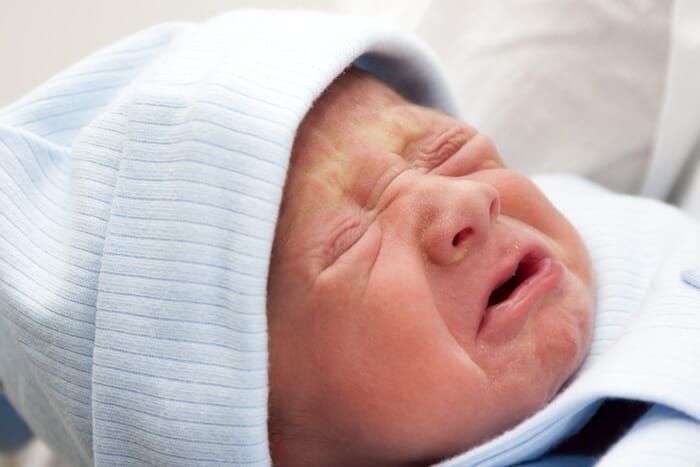 ¿Las gotas de lactasa ayudan a aliviar el dolor cólico en los bebés?