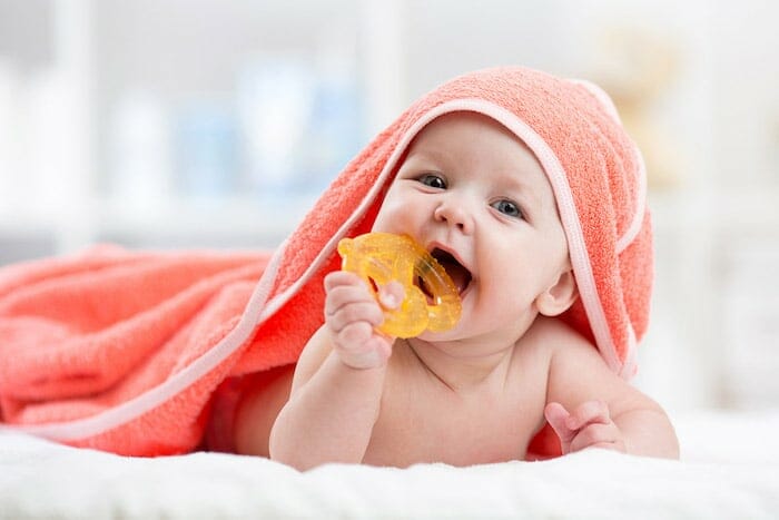 Problemas de dentición: ¿qué hacer si su bebé se niega a comer debido a la incomodidad y sensibilidad de las encías?