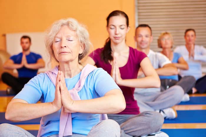 Practicar un tipo de meditación fácil a diario puede aliviar algunos síntomas de demencia
