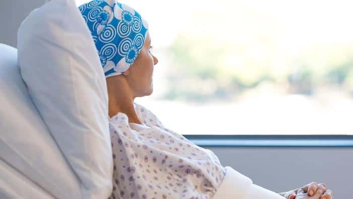 Un nuevo estudio sugiere que los tratamientos para el cáncer de mama dejan su huella en el cerebro años después de su finalización
